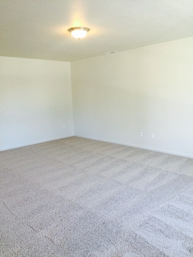 Building Photo - Air Conditioned Newer Battle Ground Home!