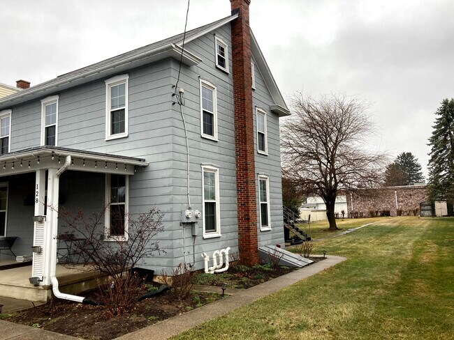 Building Photo - 128 E High St