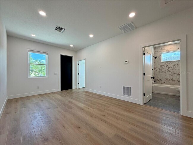Foto del edificio - 2846 30th Ave N