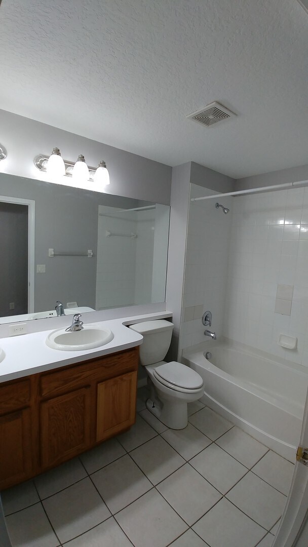 Building Photo - BridgeWater Home