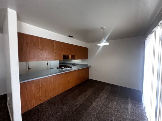 Foto del edificio - 3329 Armour Ln