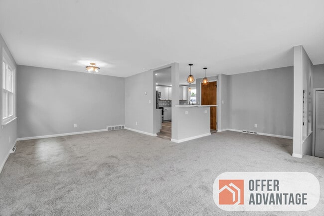Building Photo - 31 W Cherbourg Dr