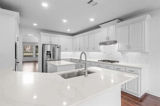 Building Photo - 1013 Siena Dr