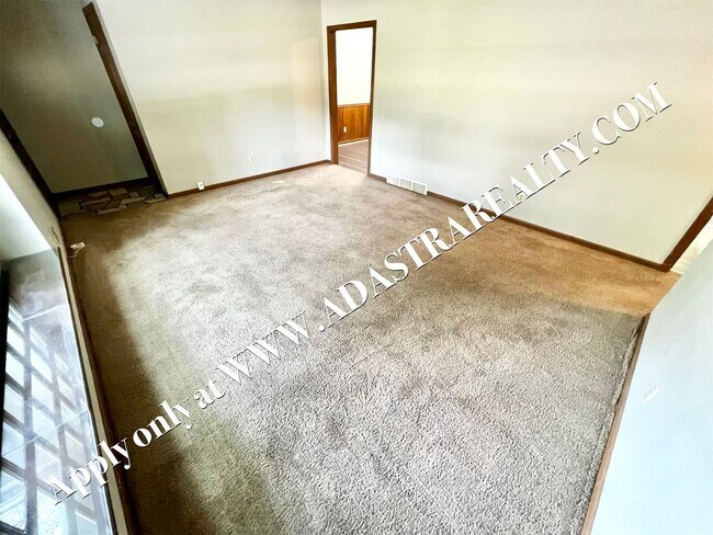 Building Photo - Spacious Duplex in Independence-Available ...