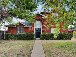 Building Photo - 736 Trees Dr