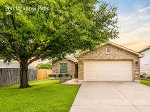 Building Photo - 200 Meadow Park Dr