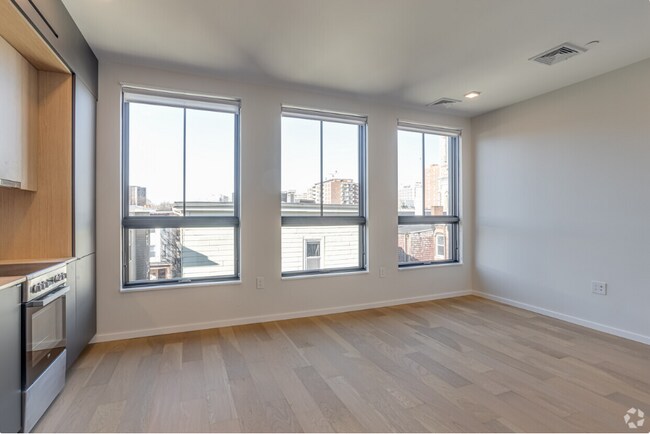 Building Photo - 15 Burney St