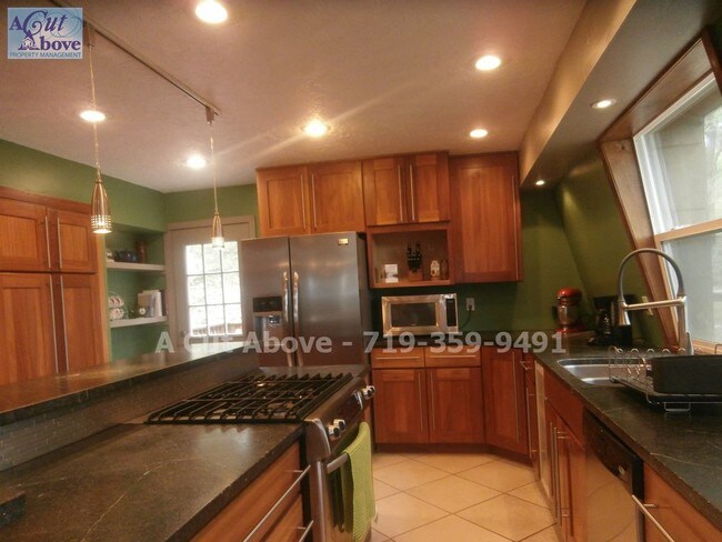 Building Photo - 6995 Blackhawk Pl