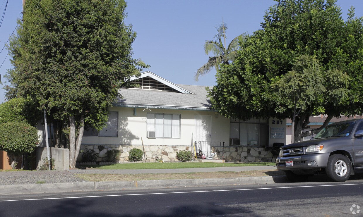 Building Photo - 281 N Idaho St