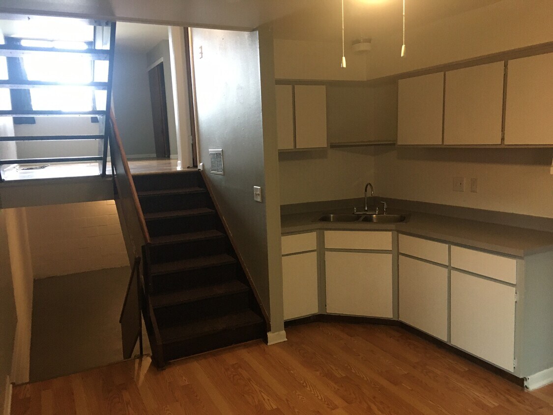 Primary Photo - 9221D W Allyn St