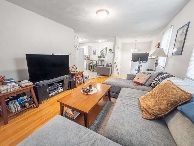 Photo - 28 Fisk Ave Apartment