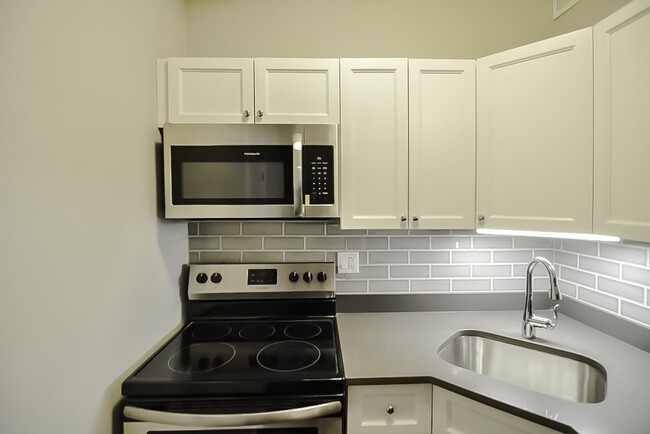 Foto del edificio - 817 W Lakeside Pl