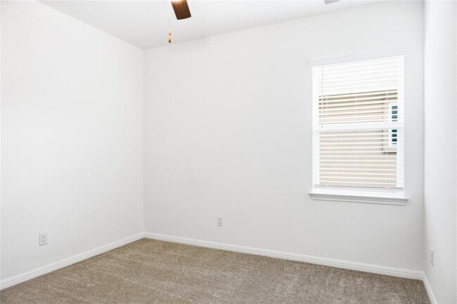 Building Photo - 416 Breccia Trl