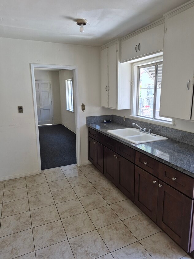 Building Photo - 8665 S Gate Ave
