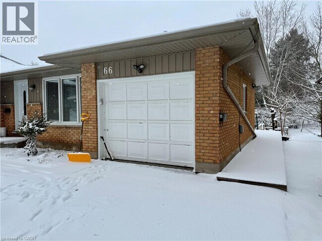 Photo du bâtiment - 66 Nine Pines Rd