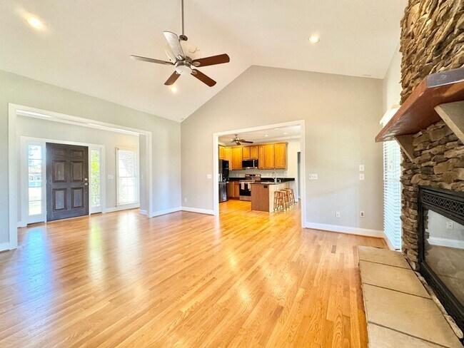 Foto del edificio - Beautiful Brick Home in NW School District