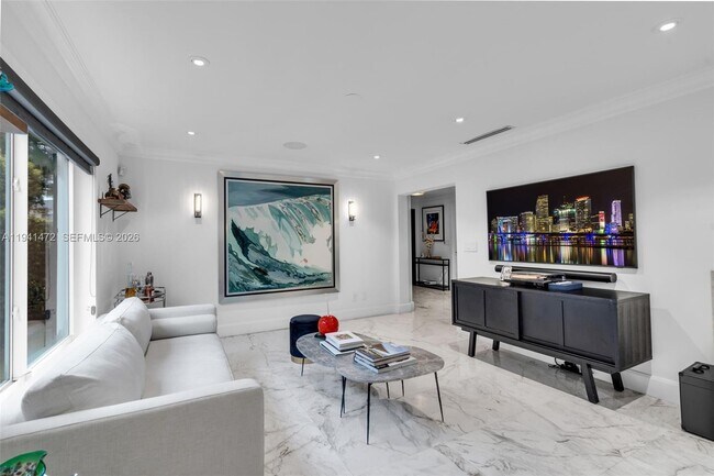 Foto del edificio - 1030 Manati Ave