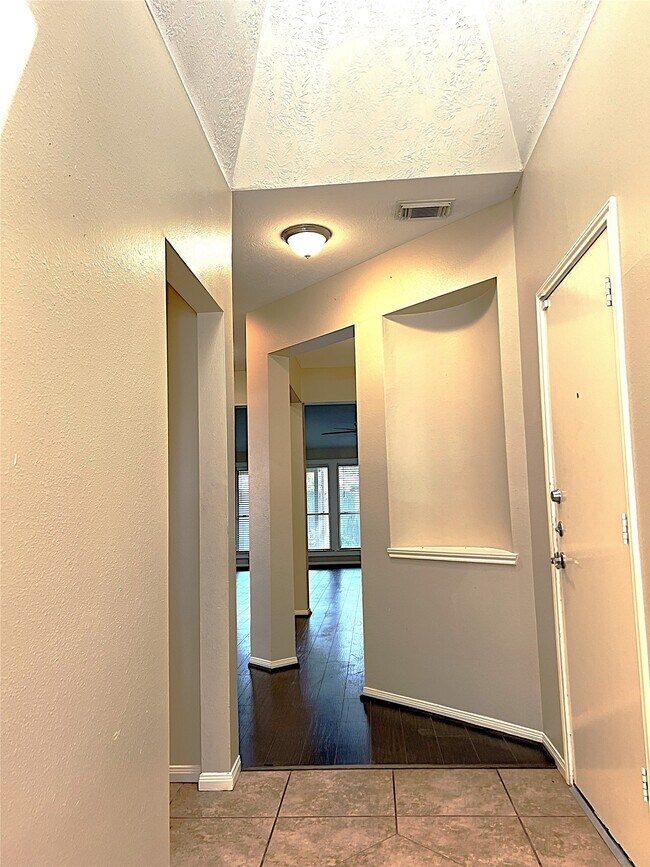 Foto del edificio - 4910 Linden Pl