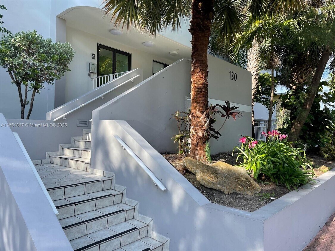 Foto principal - 130 S Shore Dr