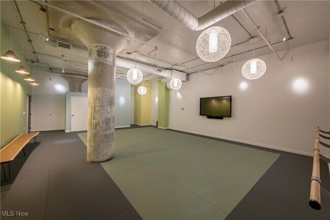 Foto del edificio - 725 Johnson Ct