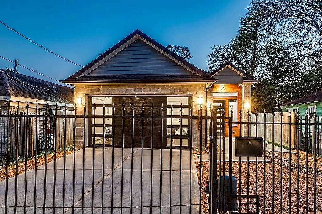 Foto principal - 3230 Berry St