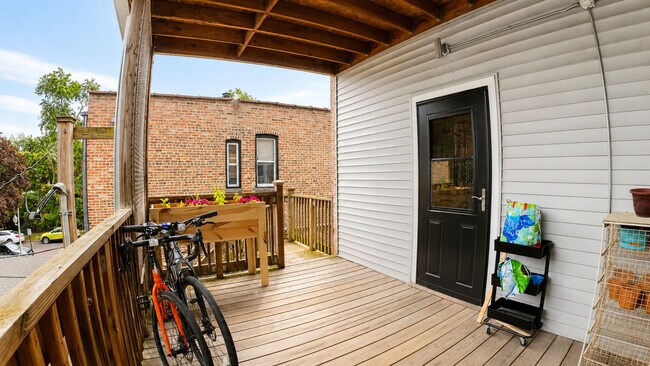 Building Photo - 1336 W Farwell Ave