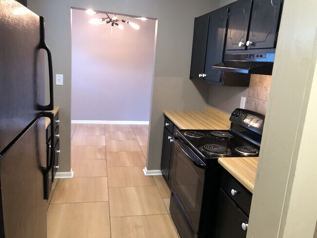 Foto del edificio - 205 Hedgewood Ct