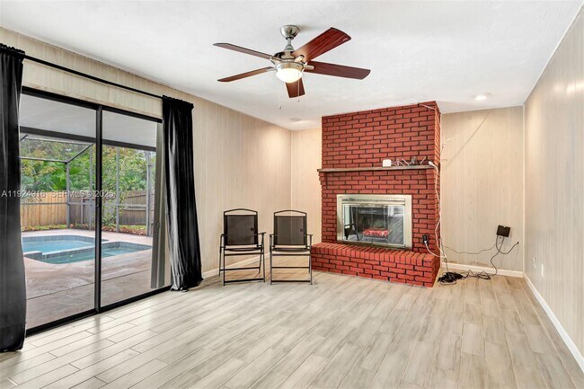 Foto del edificio - 168 Westwood Dr