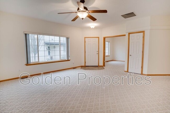 Foto del edificio - 503 Whitewater Ln