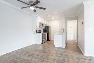 Interior Photo - 4444 Ensign Avenue