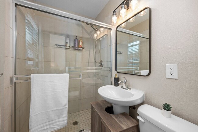 Building Photo - 2796 K St