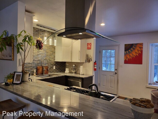Foto del edificio - 4 br, 2 bath House - 2 Irwin St.