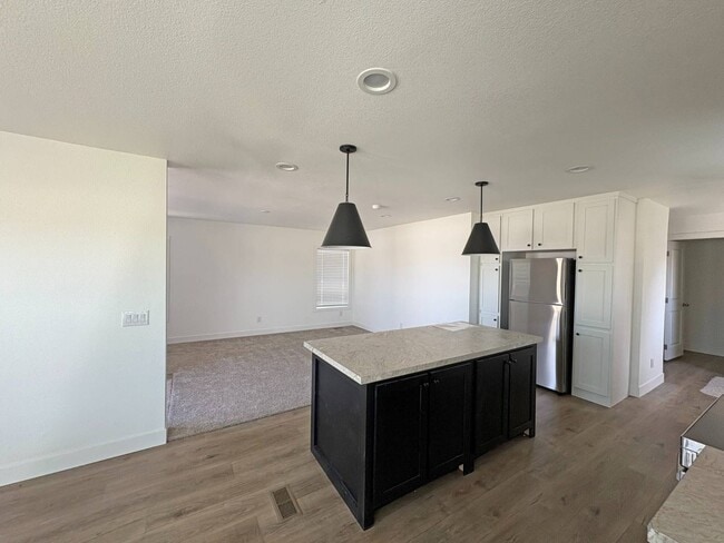 Foto del edificio - 1700 S State St