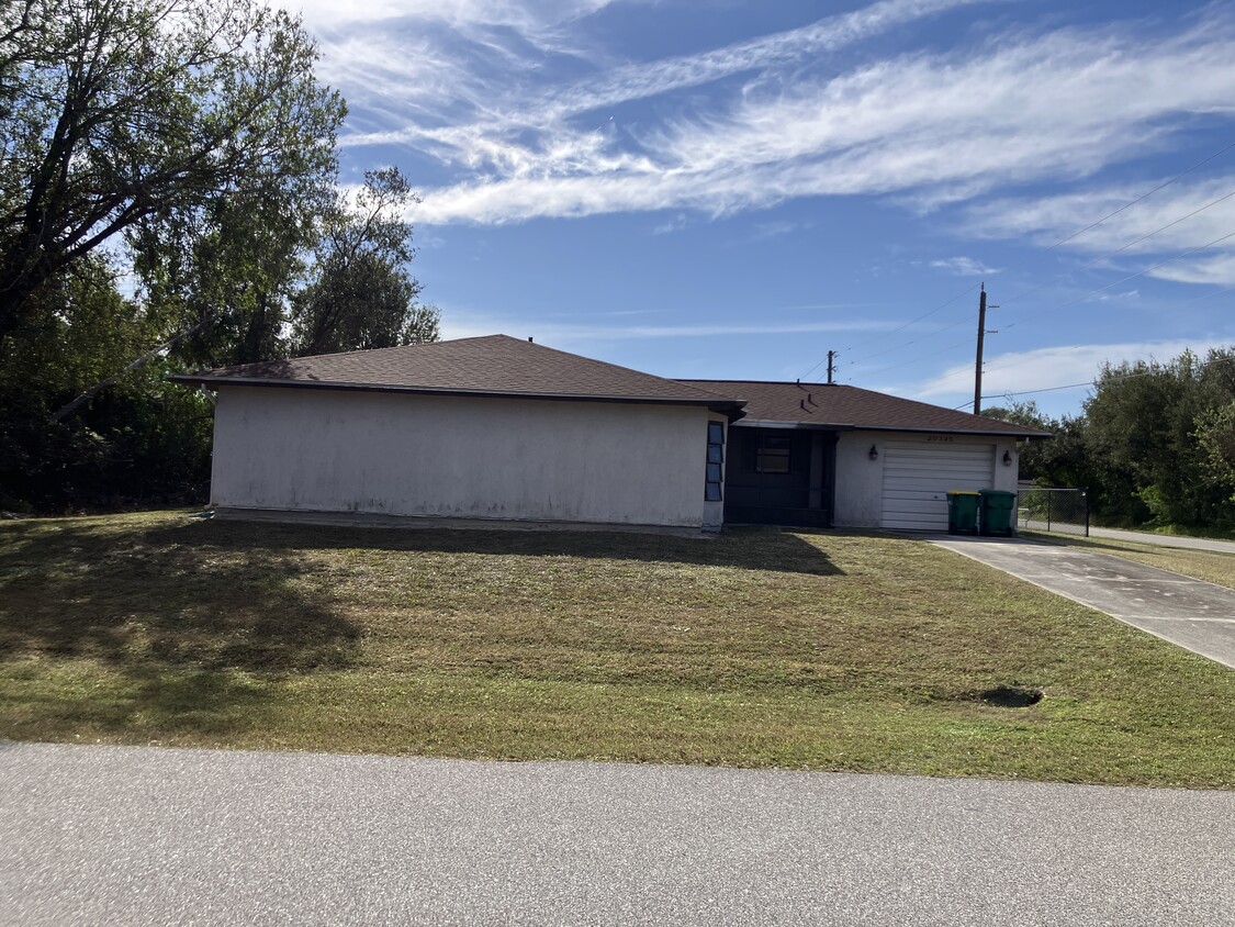 Primary Photo - 20325 Ladner Ave
