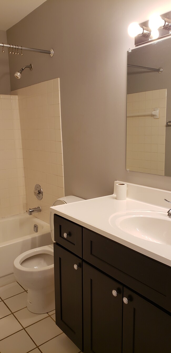 Building Photo - 1205 Wyndham Ct