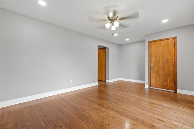 Building Photo - 2131 W 53rd Pl