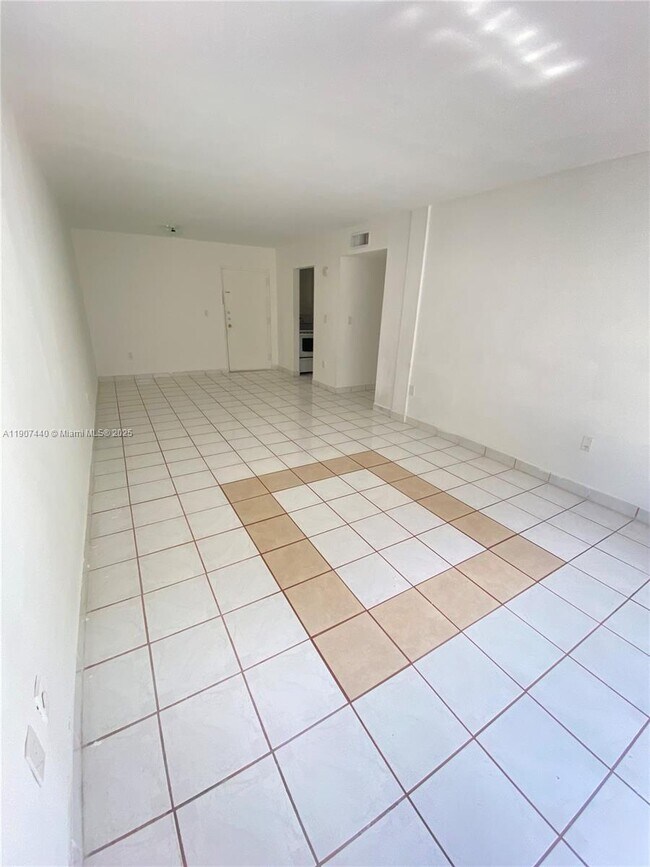 Foto del edificio - 605 NW 72nd Ave