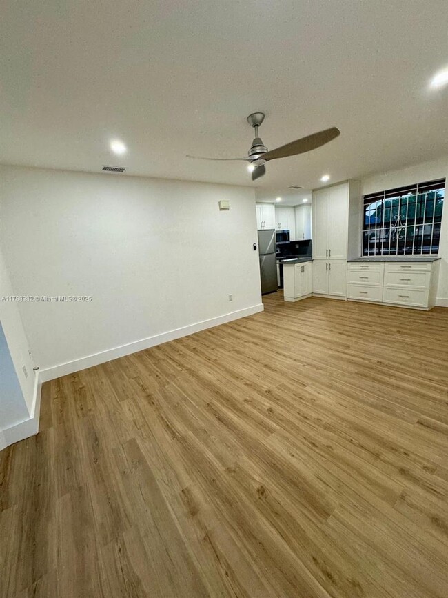 Building Photo - 1425 SW 122nd Ave