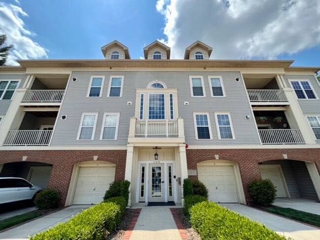 Beautiful 3 BR 2 FB condo with its own garage and driveway - Beautiful 3 BR 2 FB condo with its own garage and driveway