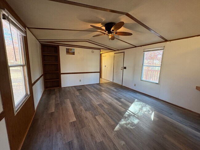 Foto del edificio - Spacious singlewide on private lot!