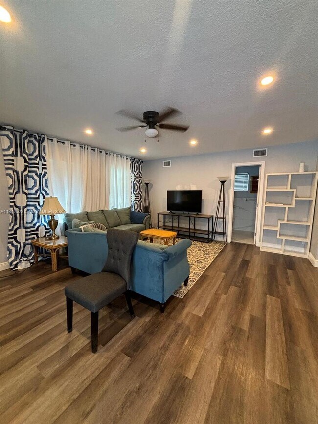 Foto del edificio - 1509 N Andrews Ave