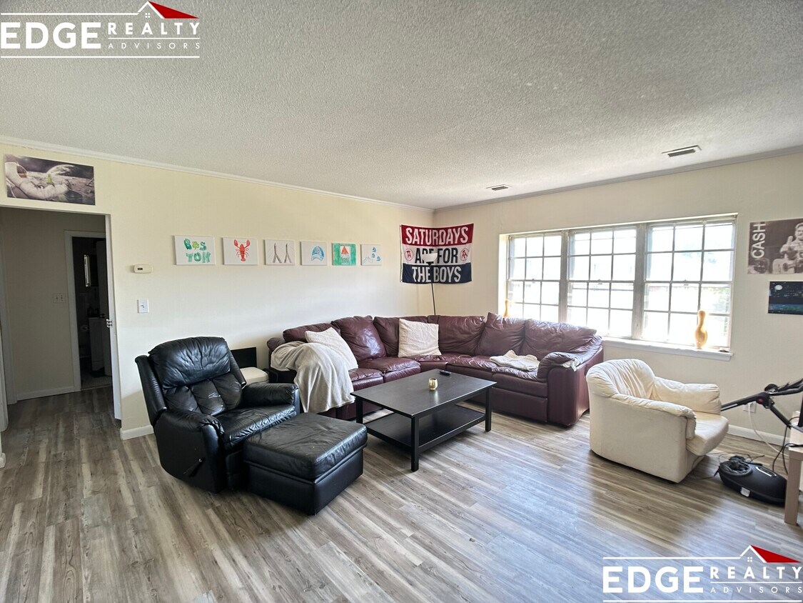 Foto principal - 203 Lake Shore Rd