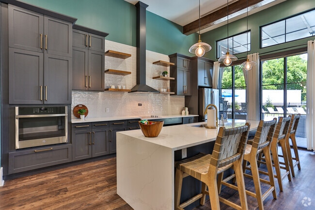 Clubhouse Kitchen - Emerald Knoxville Apts.