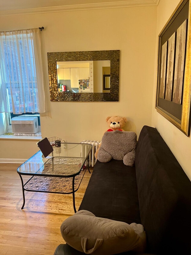Foto principal - 221 E 50th St