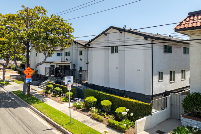 14928 Inglewood Ave - Lawndale Apartments