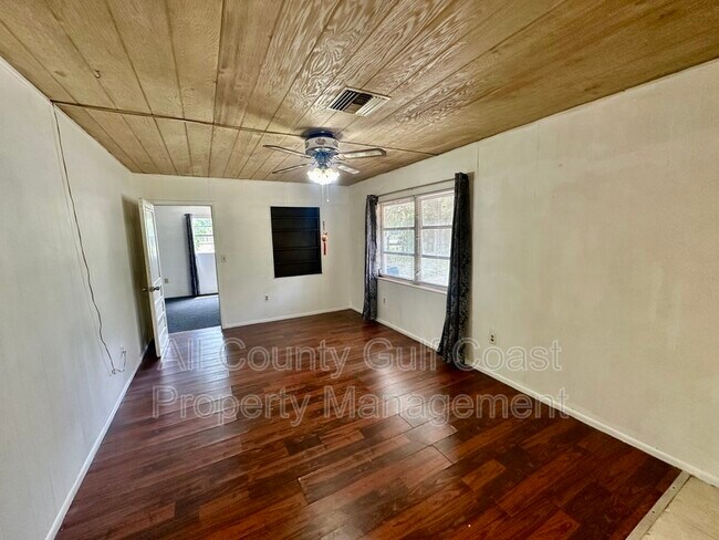 Building Photo - 4411 26th Ave E