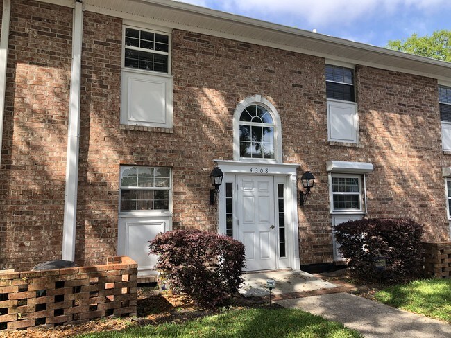 Foto del edificio - 4308 Lake Underhill Rd