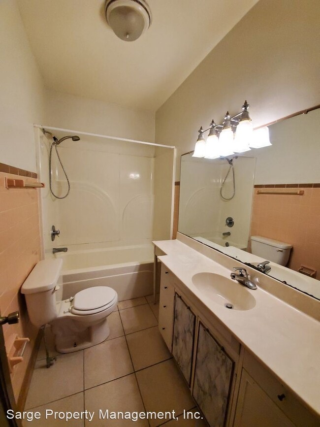 Building Photo - 4 br, 2 bath House - 525 S Woodlawn Ave