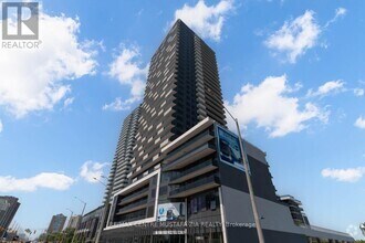 Building Photo - 5105-5105 Hurontario St