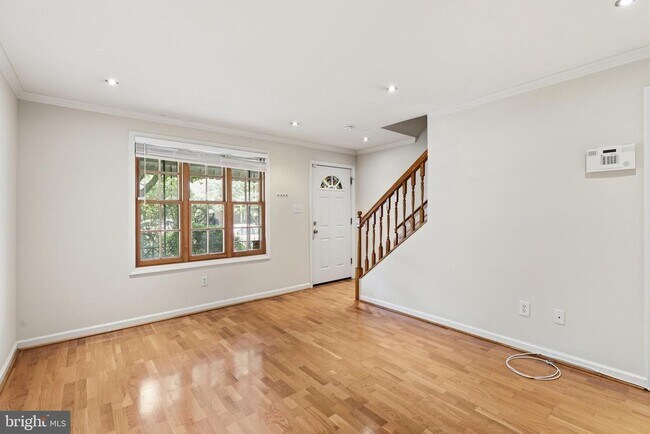 Foto del edificio - 627 N Alfred St